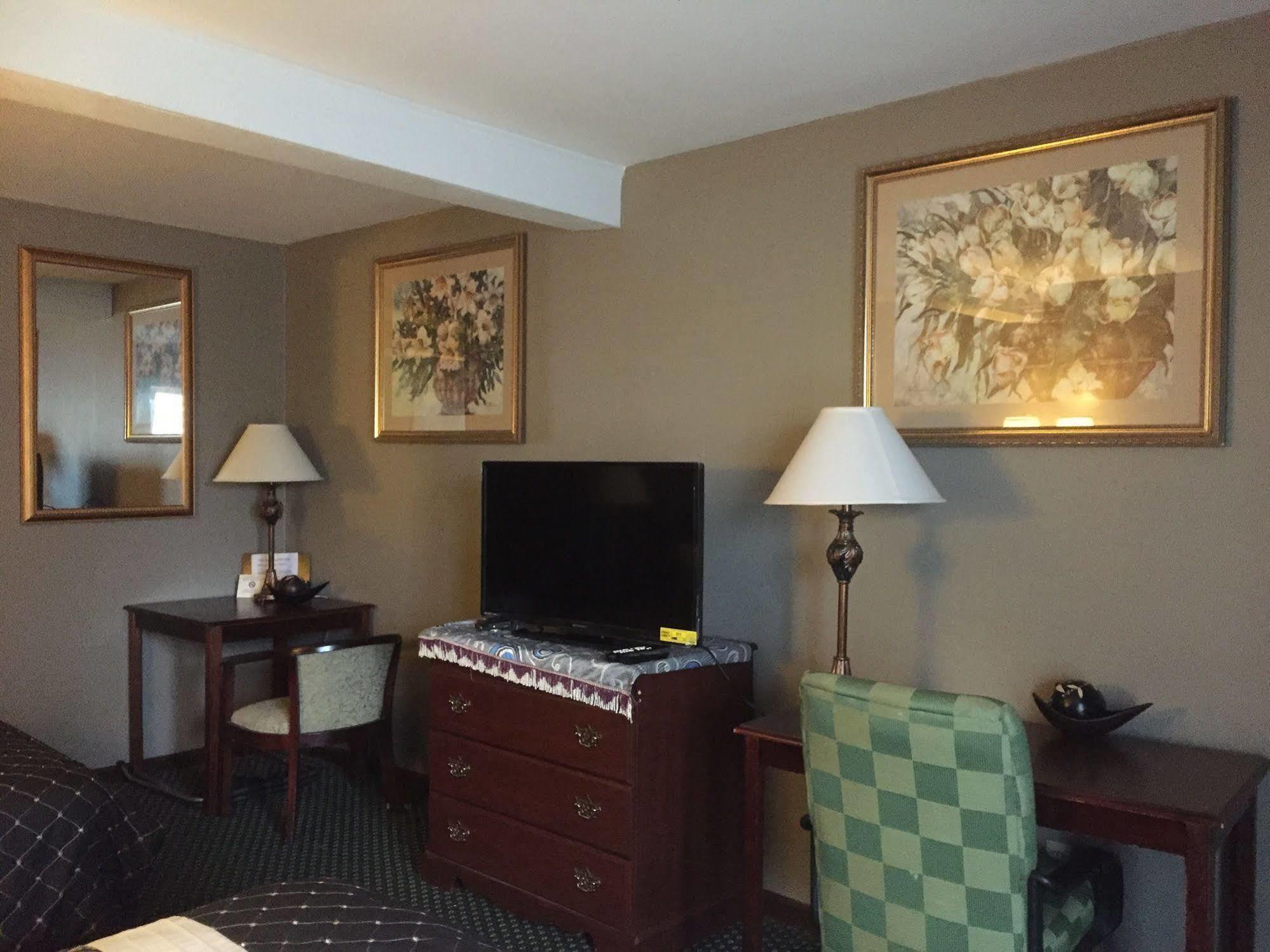 Hamilton Inn Sturbridge Dış mekan fotoğraf